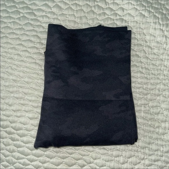 SPANX CAMO LEGGINGS - Picture 4 of 4